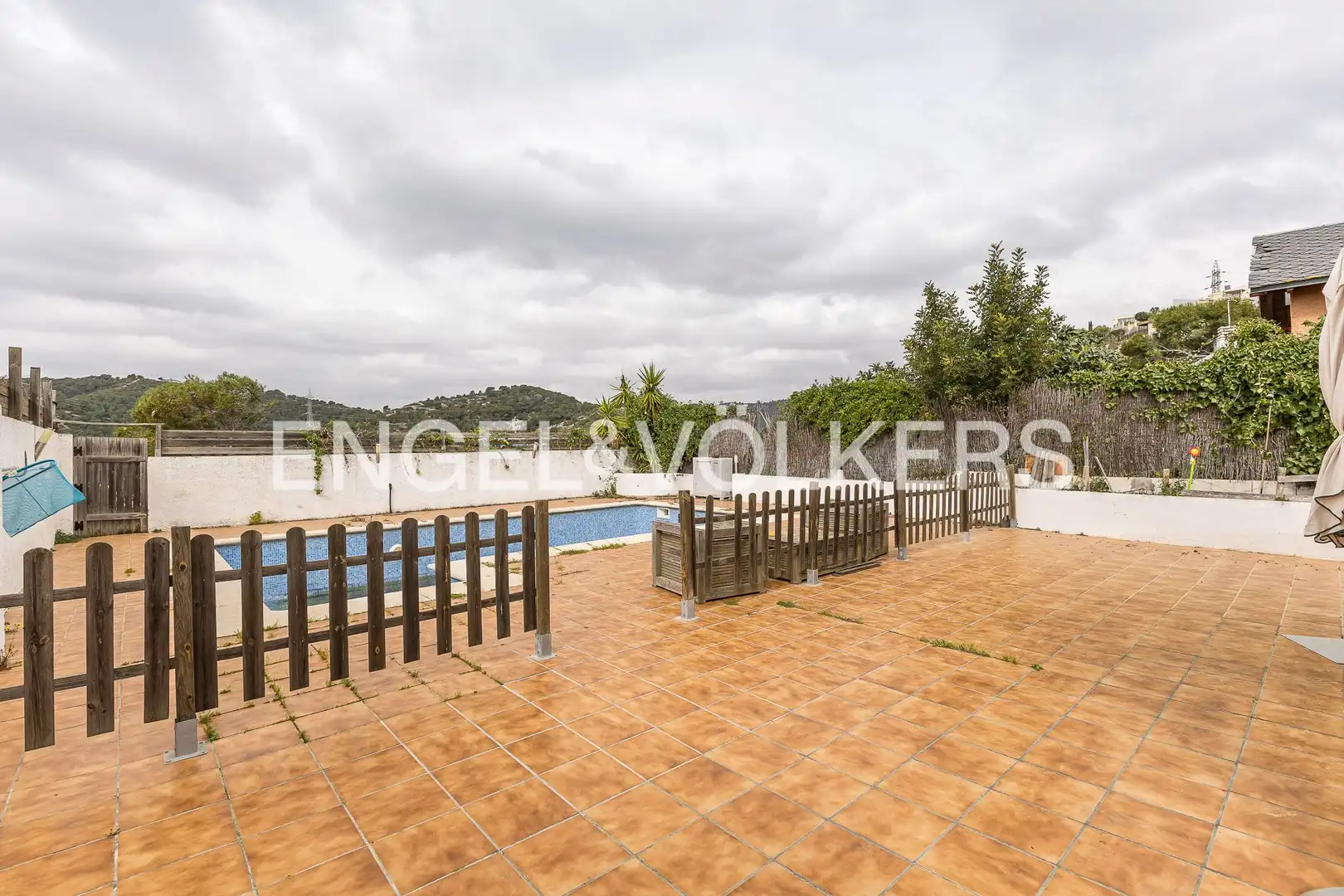 Piscina de Casa adosada en venda en Cubelles amb Calefacció, Jardí privat i Terrassa