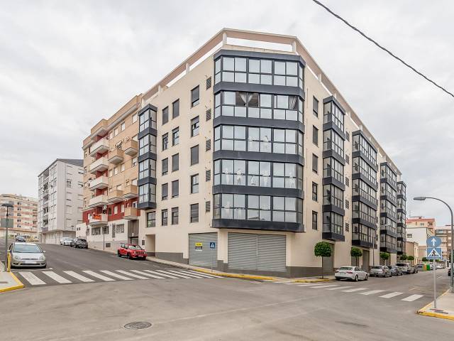 Local comercial en Venta en Miguel De Cervantes, 7 en L'Olleria