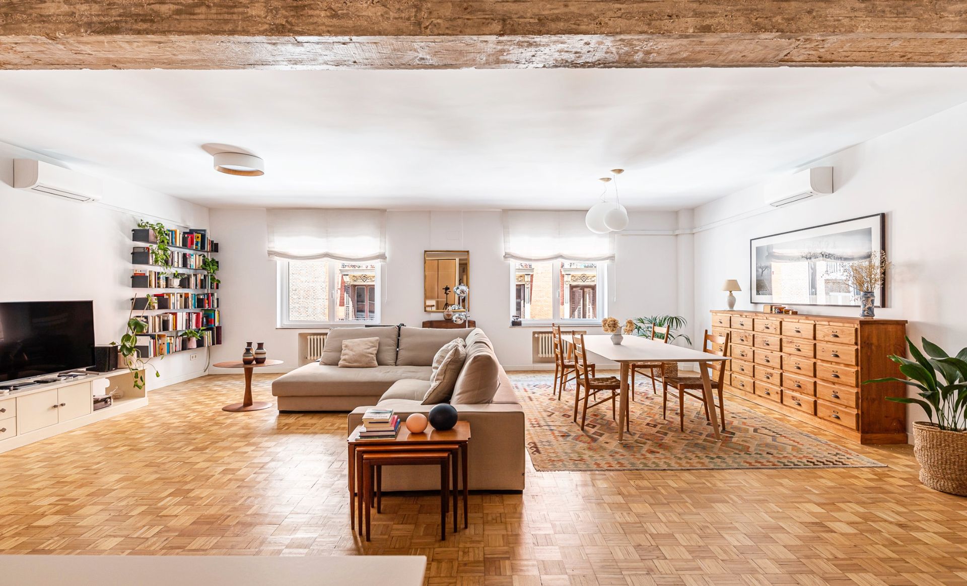 Living room of Flat for sale in  Madrid Capital  with Air Conditioner, Heating and Parquet flooring