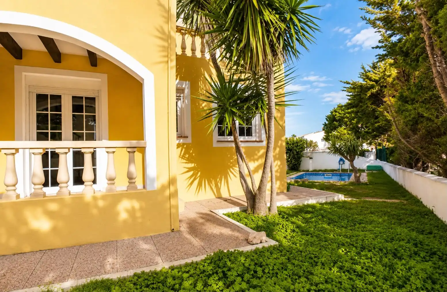 Vista exterior de Casa o xalet en venda en Ciutadella de Menorca amb Aire condicionat, Jardí privat i Terrassa
