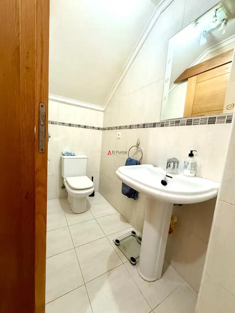 Badezimmer von Maisonette zum Verkauf in Piélagos mit Heizung, Parkett und Abstellraum