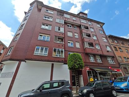 Vista exterior de Pis en venda en Oviedo  amb Calefacció, Terrassa i Traster
