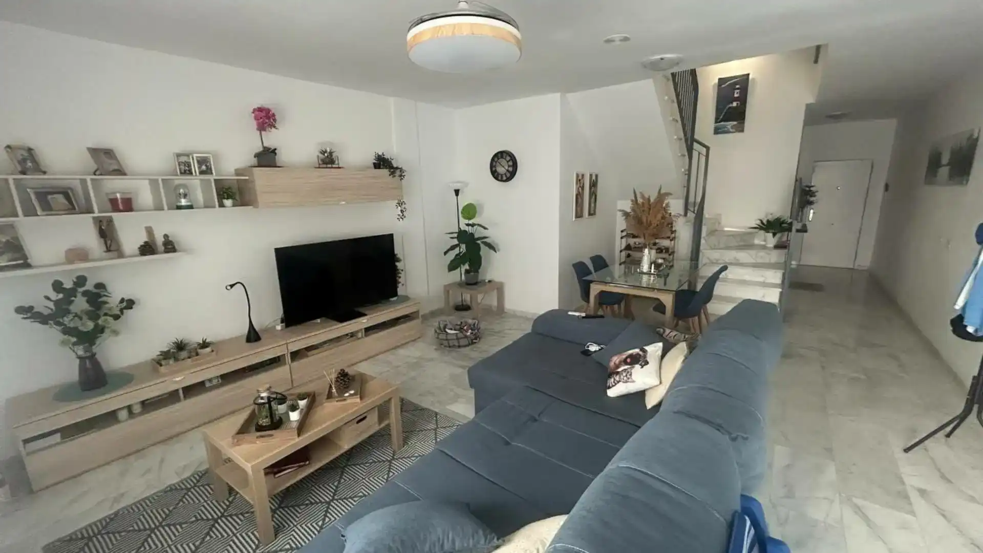 Sala d'estar de Casa adosada en venda en Fuente de Piedra amb Aire condicionat i Balcó