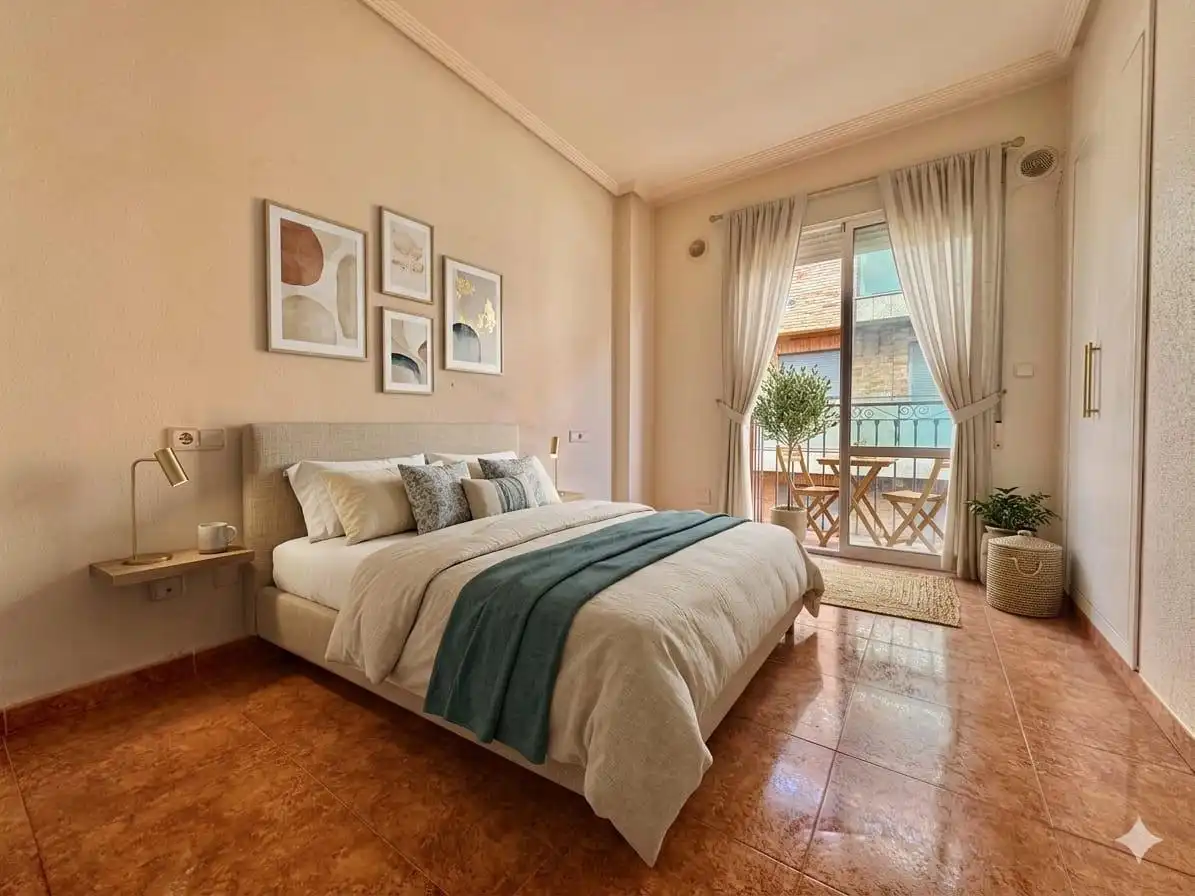 Habitación de Piso en venta en Murcia con Trastero y Balcón