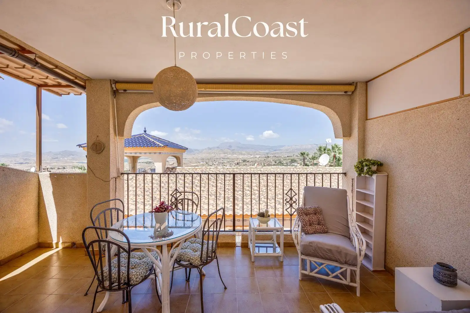 Vista exterior de Casa adosada en venda en Busot amb Jardí privat, Piscina i Piscina comunitària