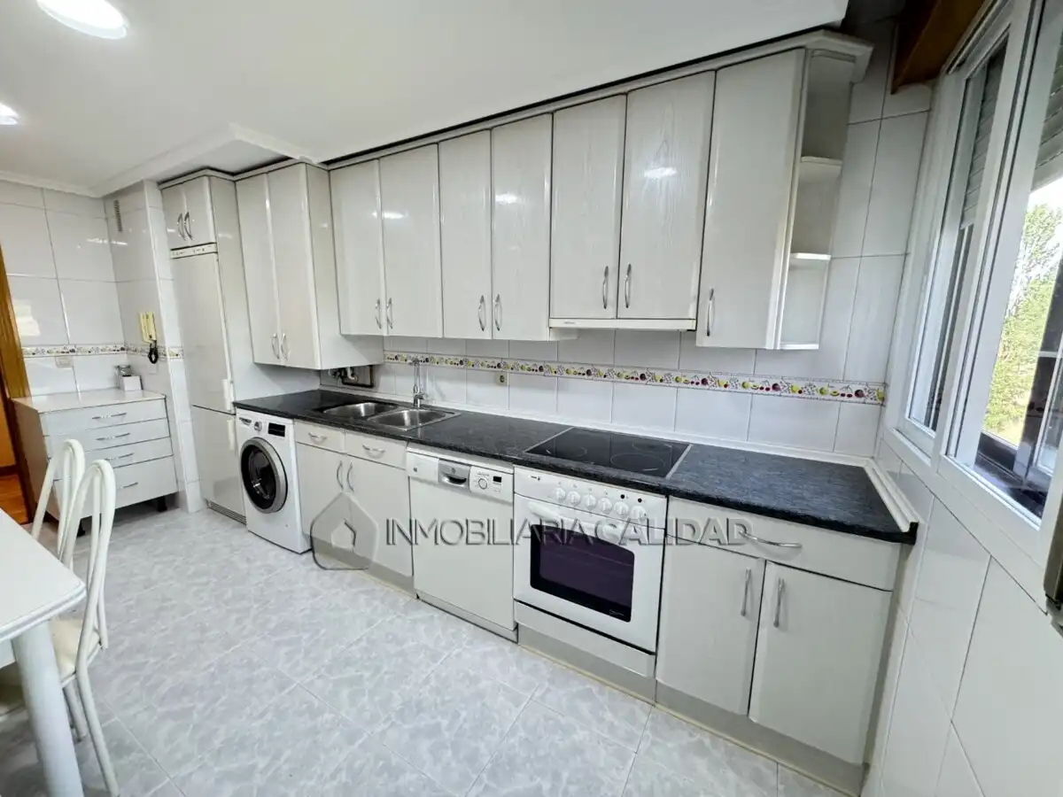 Cocina de Piso de alquiler en Burgos con Calefacción y Amueblado