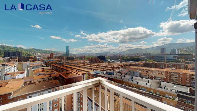 Piso en Venta en Julio Lazúrtegui Plaza en San Pedro de Deusto - La Ribera