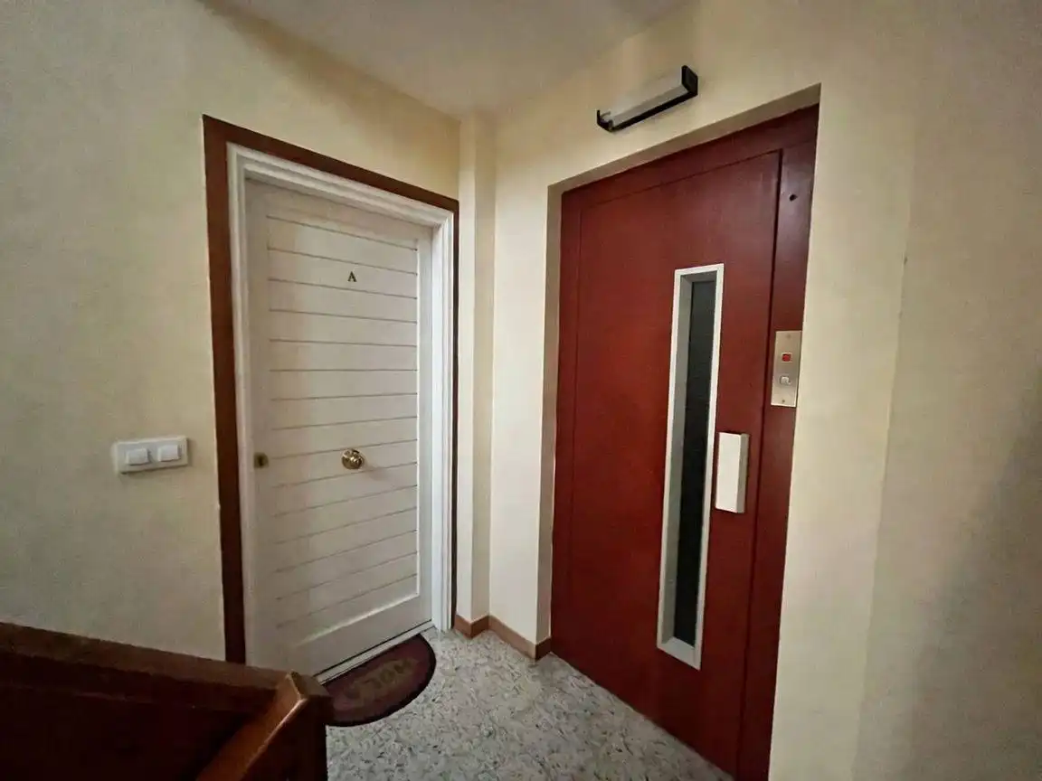 Wohnung zum Verkauf in Roses mit Klimaanlage, Heizung und Möbliert