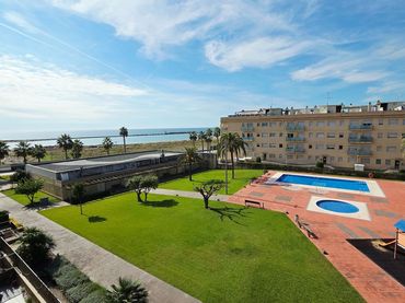 Pis amb piscina en venda a Les Salines - Pla de Sant Pere