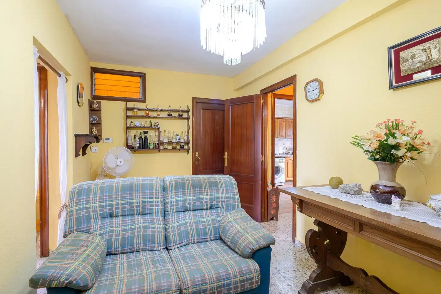 Sala d'estar de Casa adosada en venda en Oviedo  amb Calefacció, Terrassa i Traster