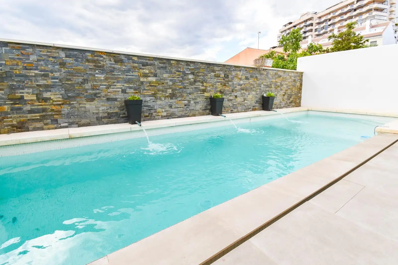 Piscina de Casa adosada de lloguer en Fuengirola amb Aire condicionat, Calefacció i Jardí privat