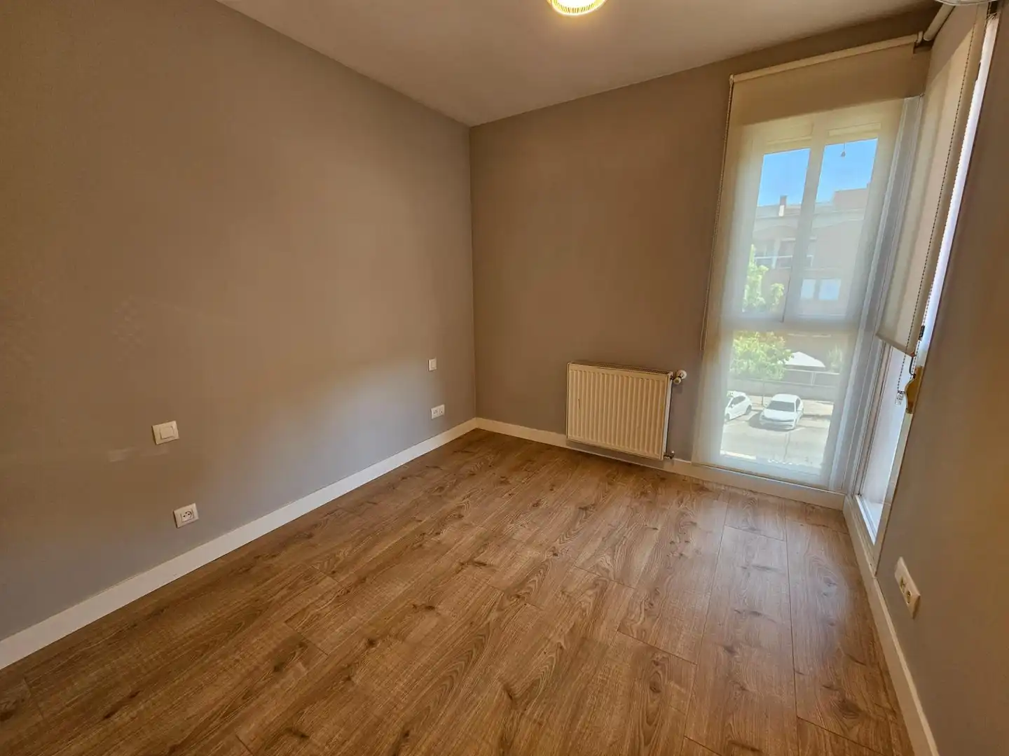 Schlafzimmer von Wohnung zur Miete in Las Rozas de Madrid mit Klimaanlage, Heizung und Privatgarten