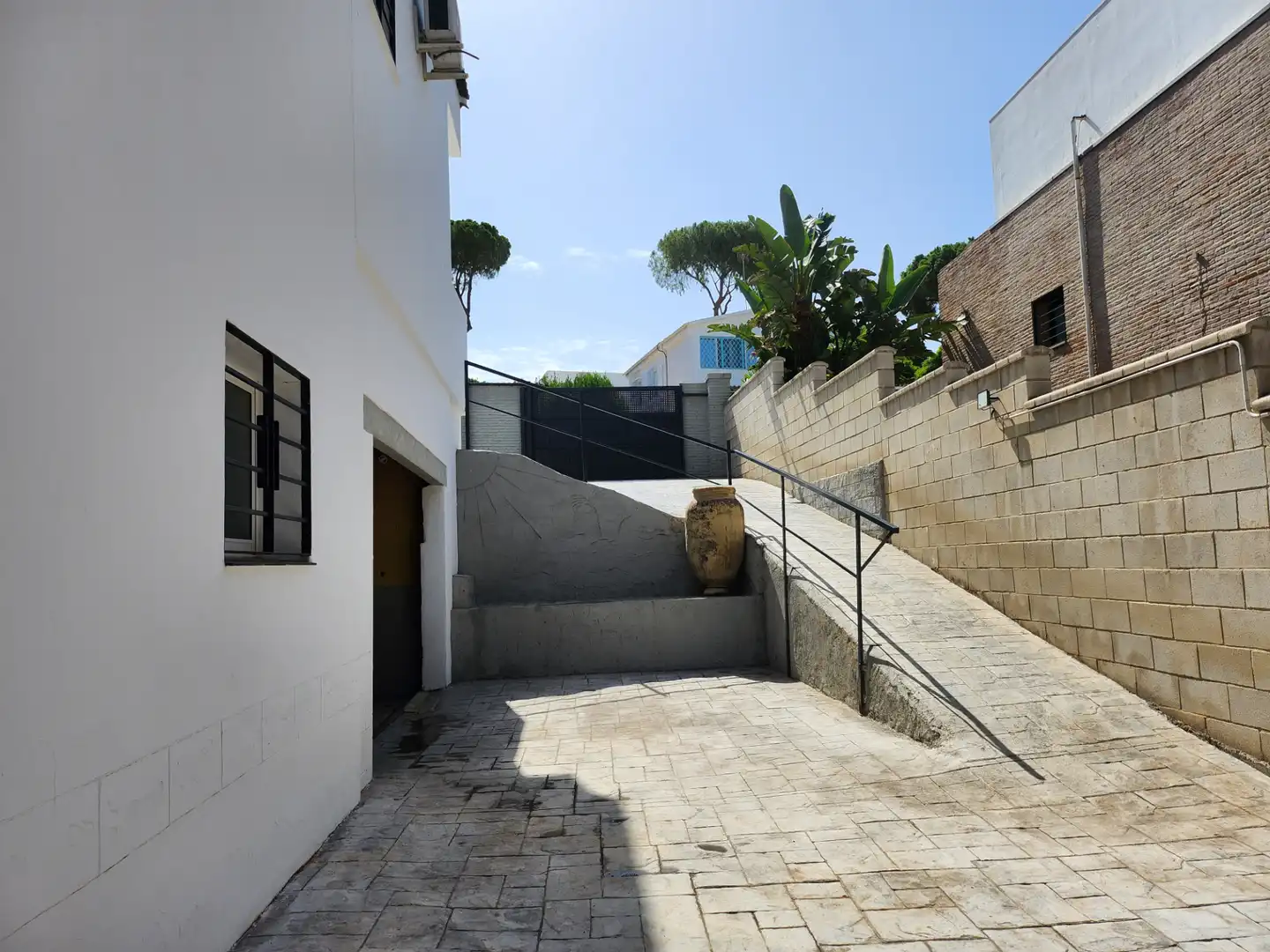 Vista exterior de Casa o chalet en venta en Alcalá de Guadaira con Aire acondicionado, Calefacción y Jardín privado