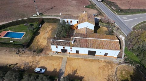 Cortijo con salones de celebraciones y hospedaje turístico