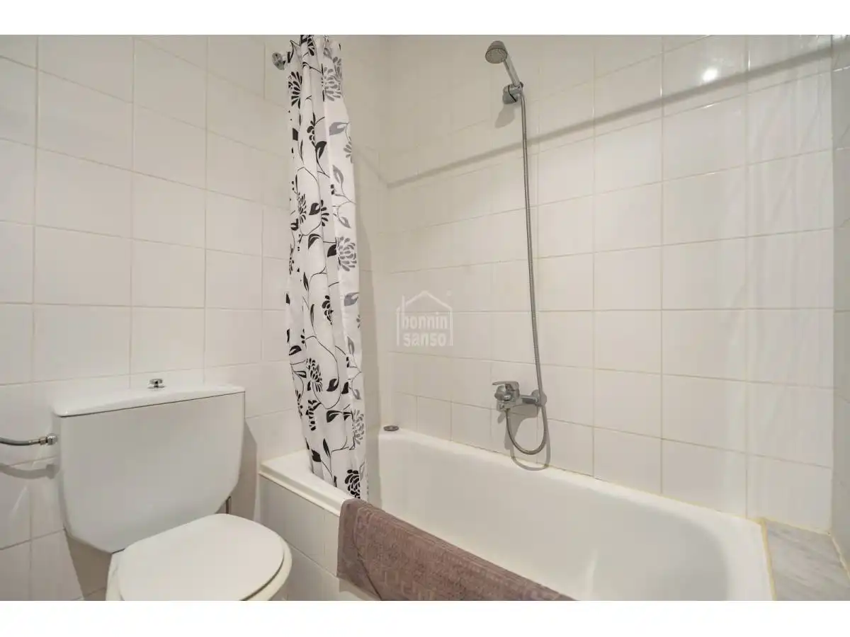Baño de Apartamento en venta en Alaior con Terraza, Piscina y Amueblado