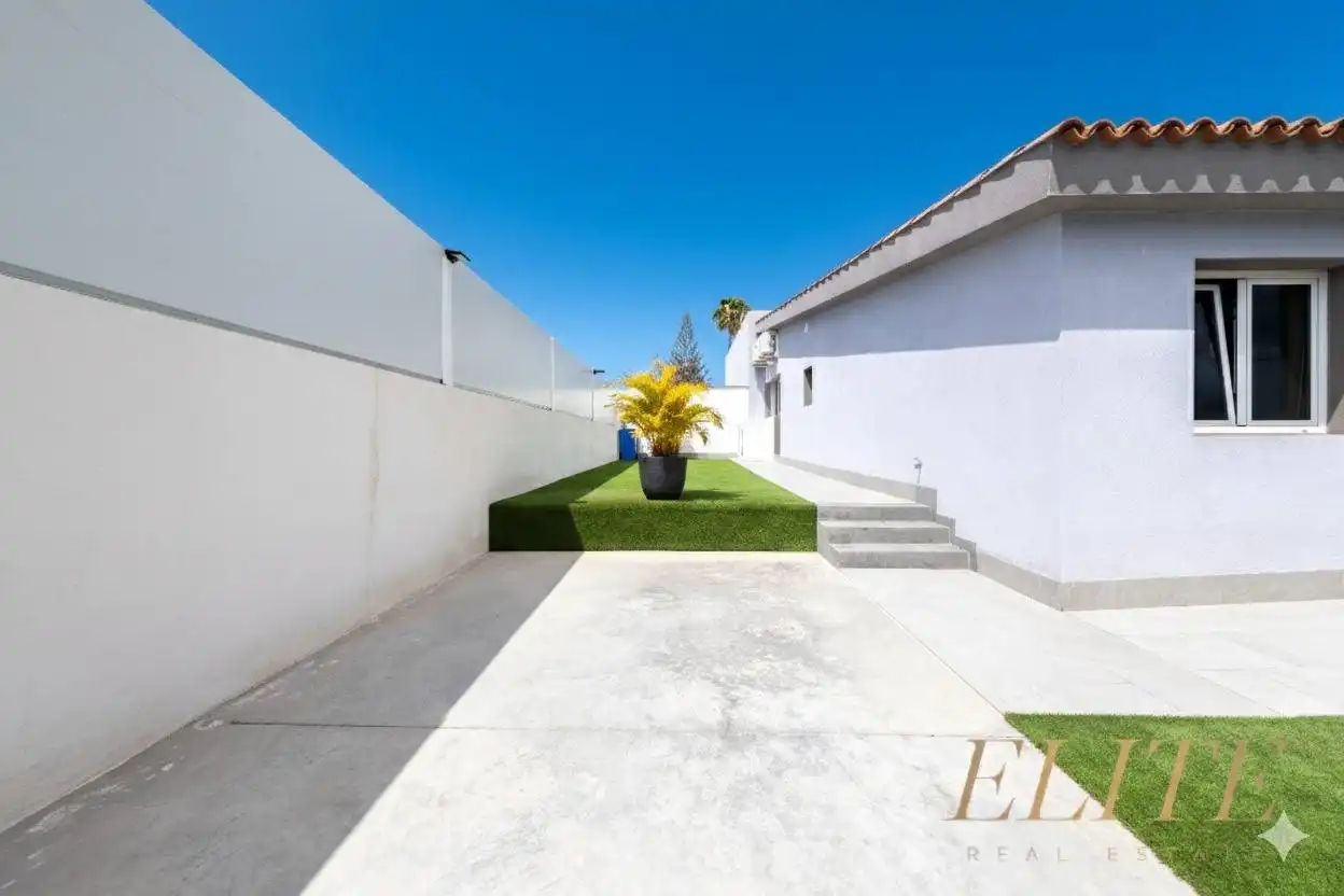 Terrace of Detached homes for sale in San Bartolomé de Tirajana  with Air Conditioner, Private garden and Parquet flooring