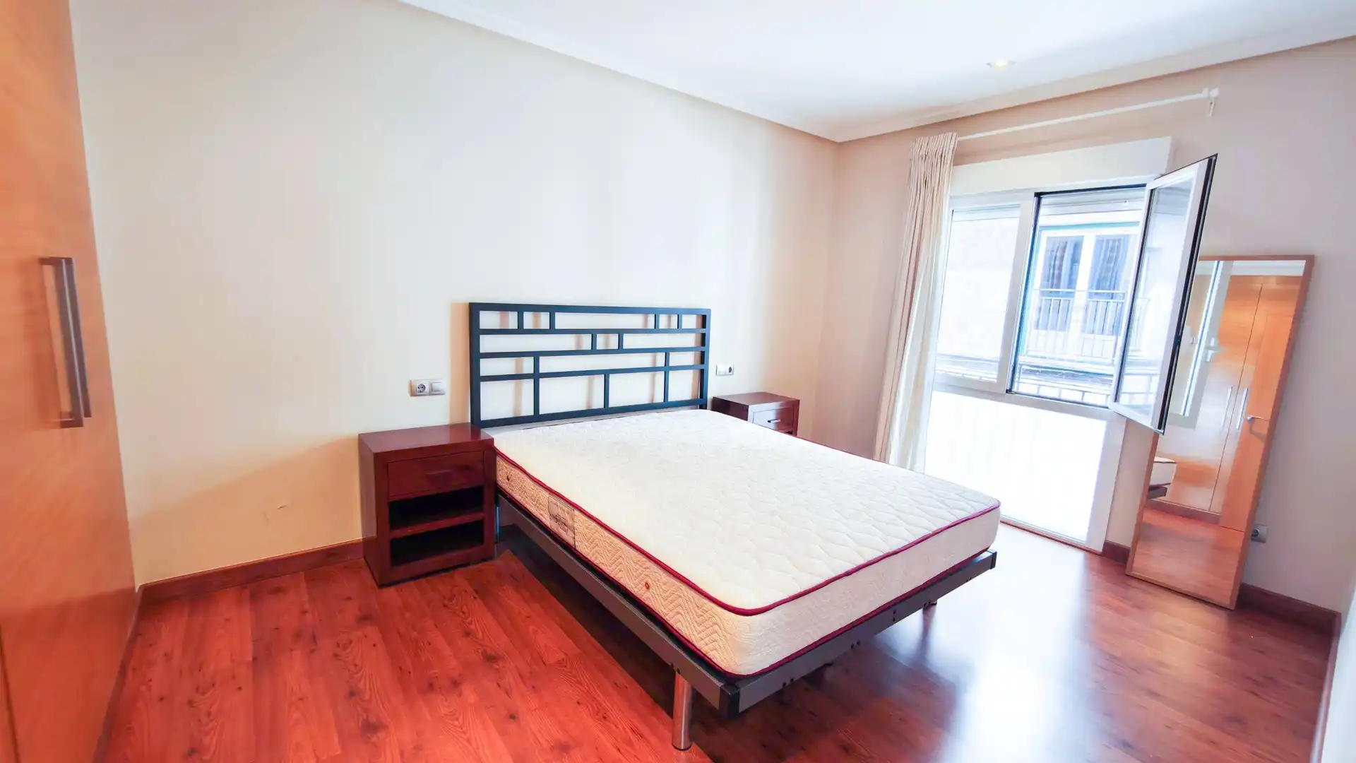Habitación de Piso de alquiler en Elche / Elx con Aire acondicionado, Trastero y Amueblado