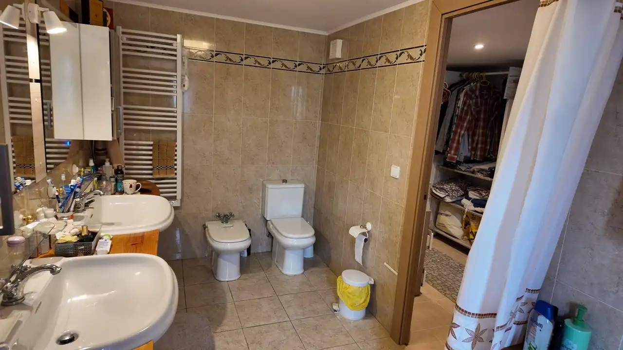 Baño de Casa o chalet en venta en L'Alfàs del Pi con Aire acondicionado, Calefacción y Jardín privado