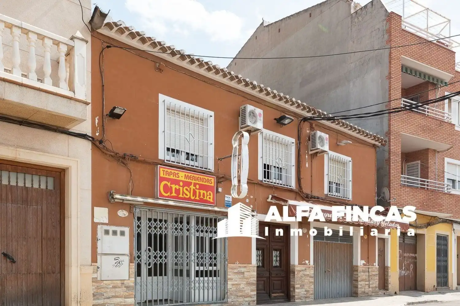 Vista exterior de Local en venta en Villarrobledo
