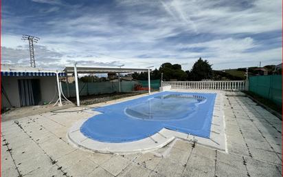 Piscina de Finca rústica en venda en La Torre de Esteban Hambrán amb Piscina