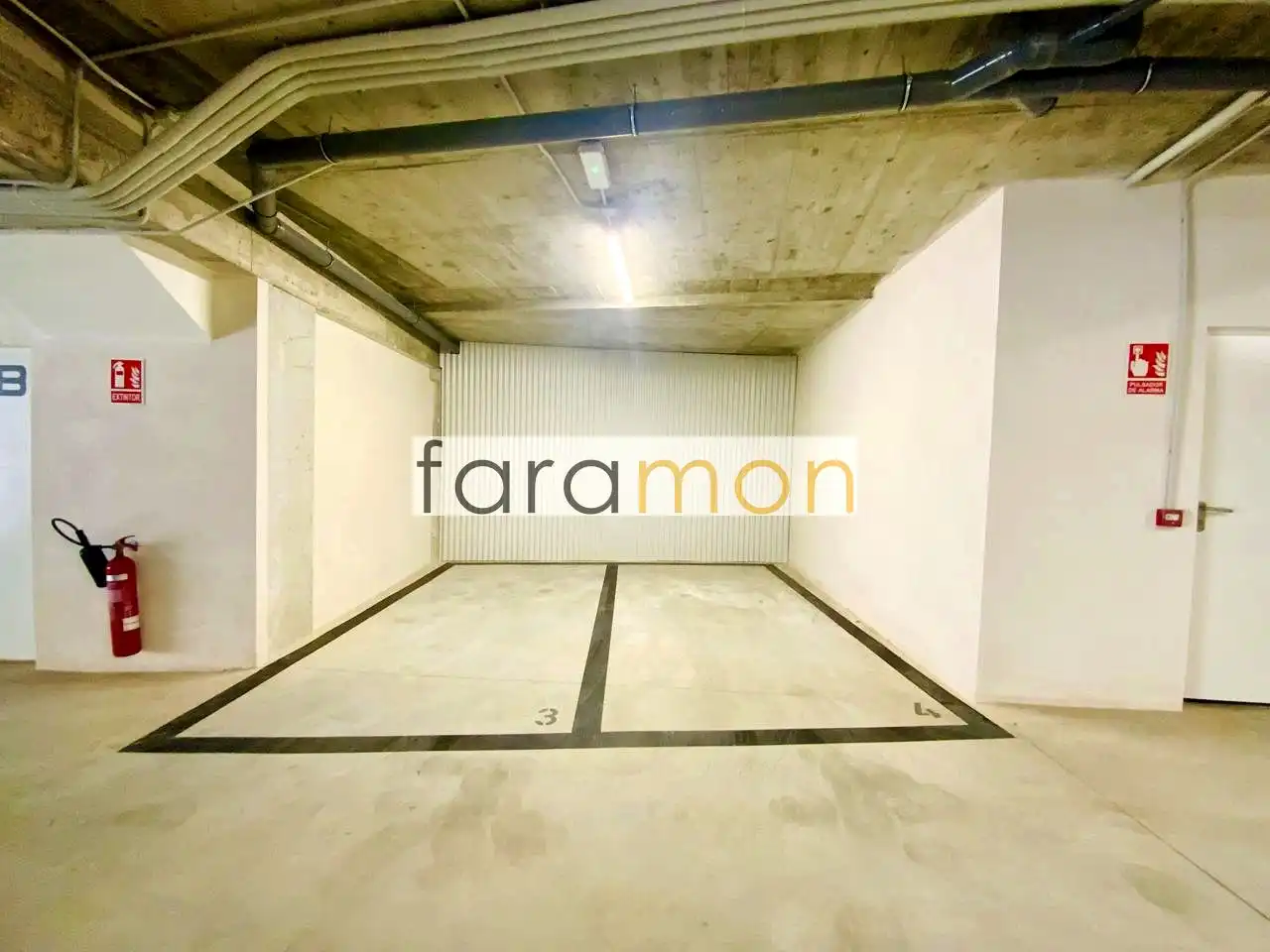 Parking de Casa adosada en venta en Nigrán con Calefacción, Jardín privado y Terraza
