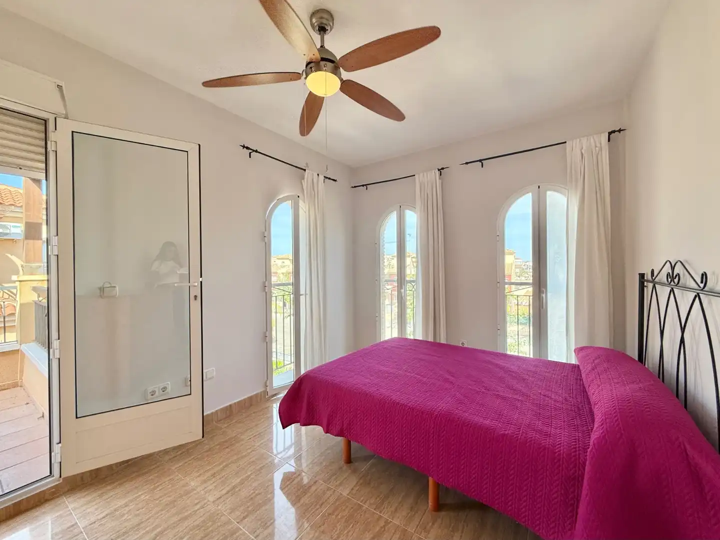 Habitación de Casa adosada de alquiler en Pilar de la Horadada con Aire acondicionado, Calefacción y Jardín privado