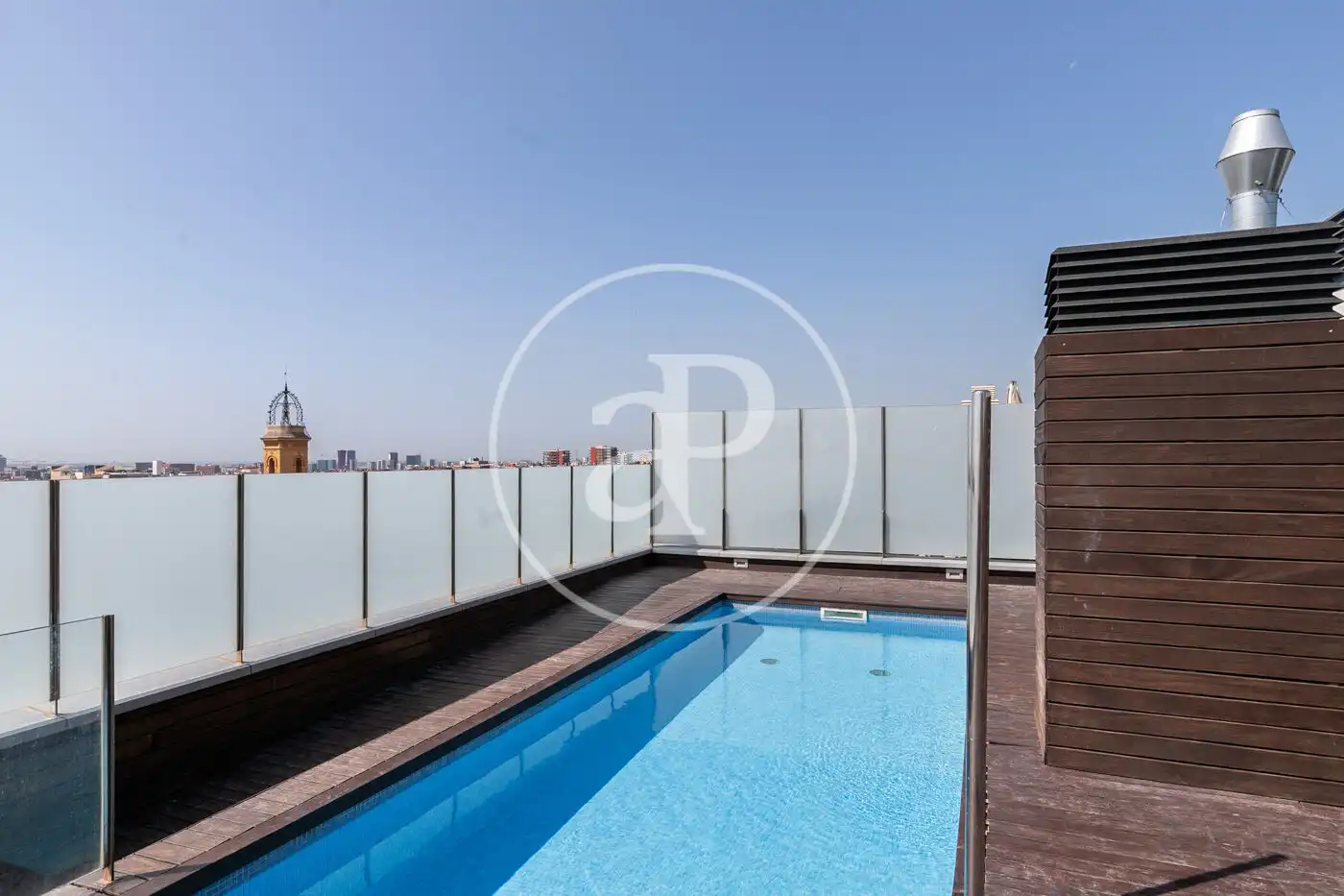 Swimming pool of Flat for sale in Barcelona  with Air Conditioner, Heating and Storage room