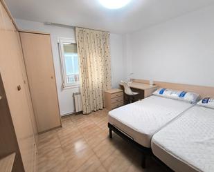 Bedroom of Flat to share in Manresa  with Heating and Balcony