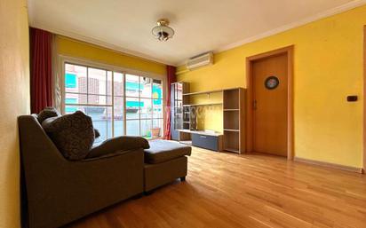 Living room of Flat for sale in Badalona  with Heating and Balcony