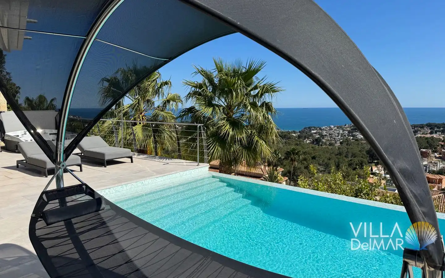 Schwimmbecken von Haus oder Chalet zum Verkauf in Calpe / Calp mit Klimaanlage, Heizung und Privatgarten