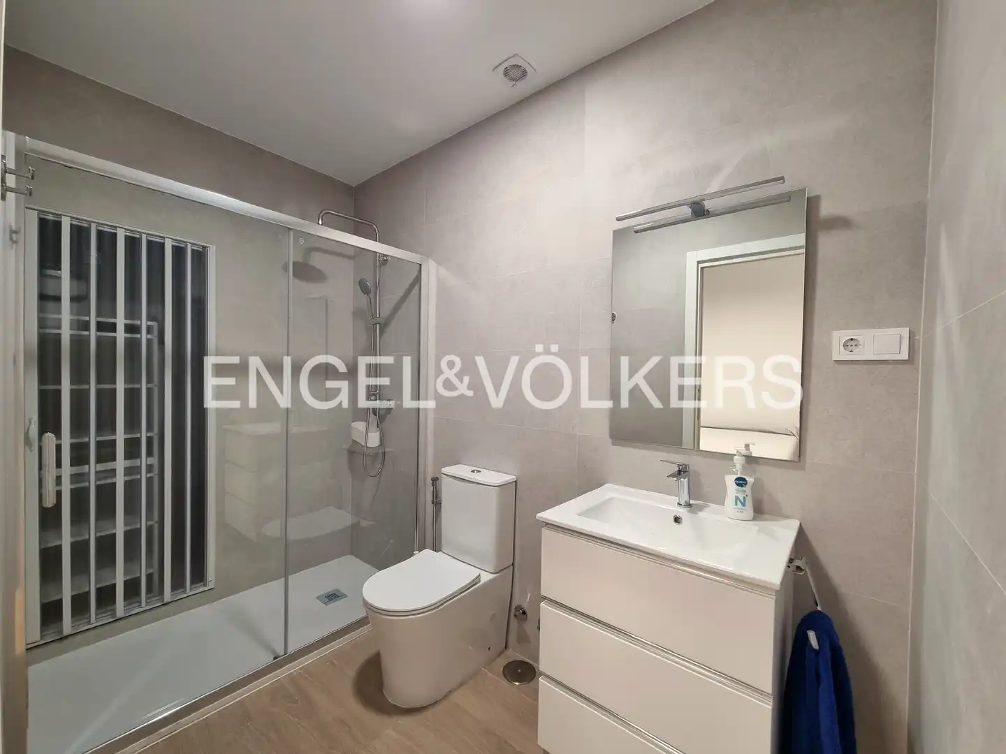Badezimmer von Wohnungen zur Miete in Sevilla mit Klimaanlage und Heizung