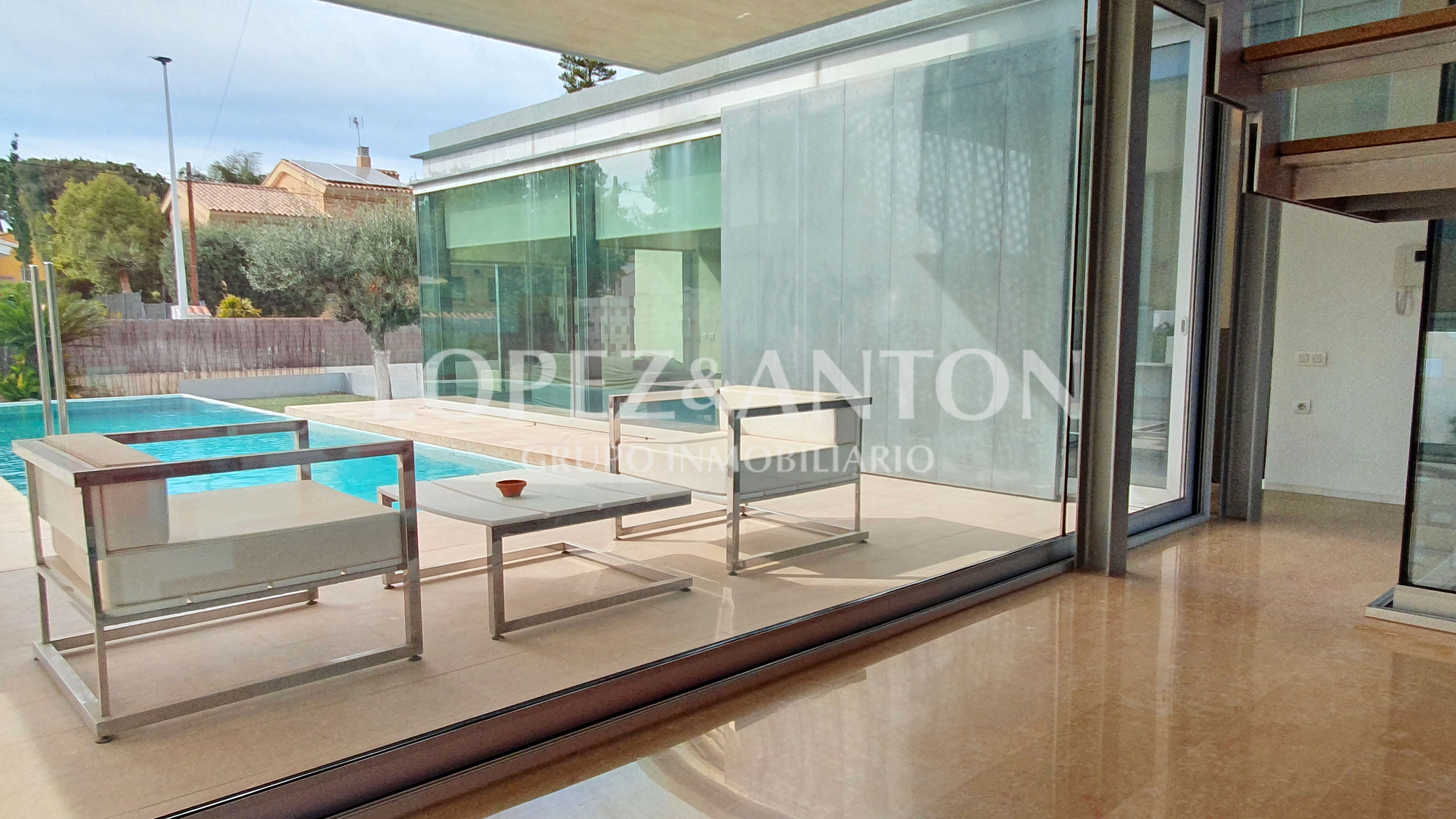 Terrassa de Casa o xalet en venda en L'Eliana amb Aire condicionat, Jardí privat i Traster