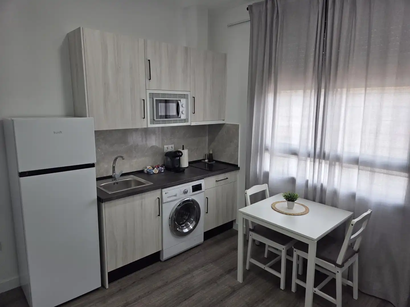 Cuina de Apartament de lloguer en Málaga amb Aire condicionat, Parquet i Moblat