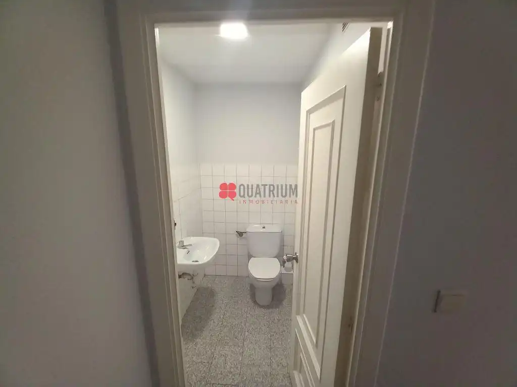 Badezimmer von Büro zur Miete in Ensanche - Sar
