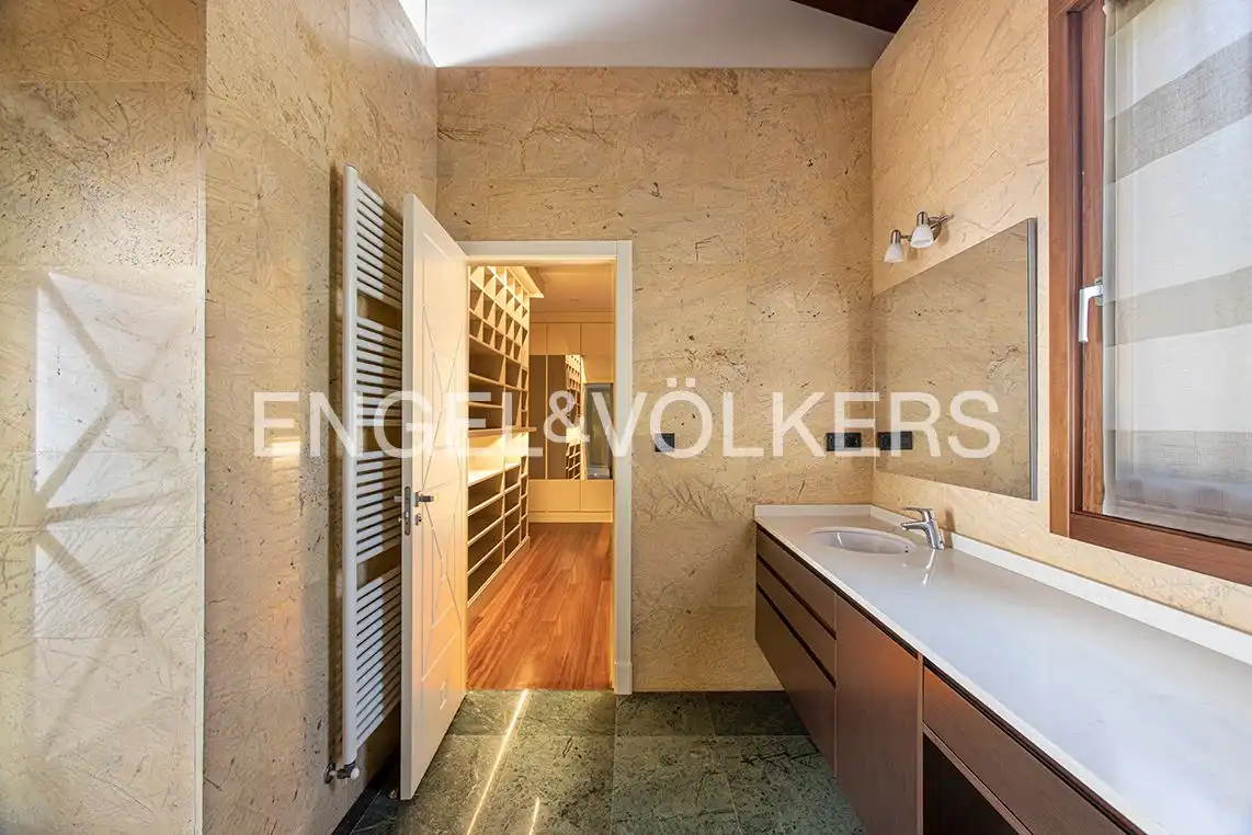 Bathroom of Houses for sale in Gijón   with Air Conditioner, Heating and Private garden