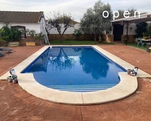 Swimming pool of House or chalet to rent in  Córdoba Capital  with Air Conditioner, Heating and Private garden