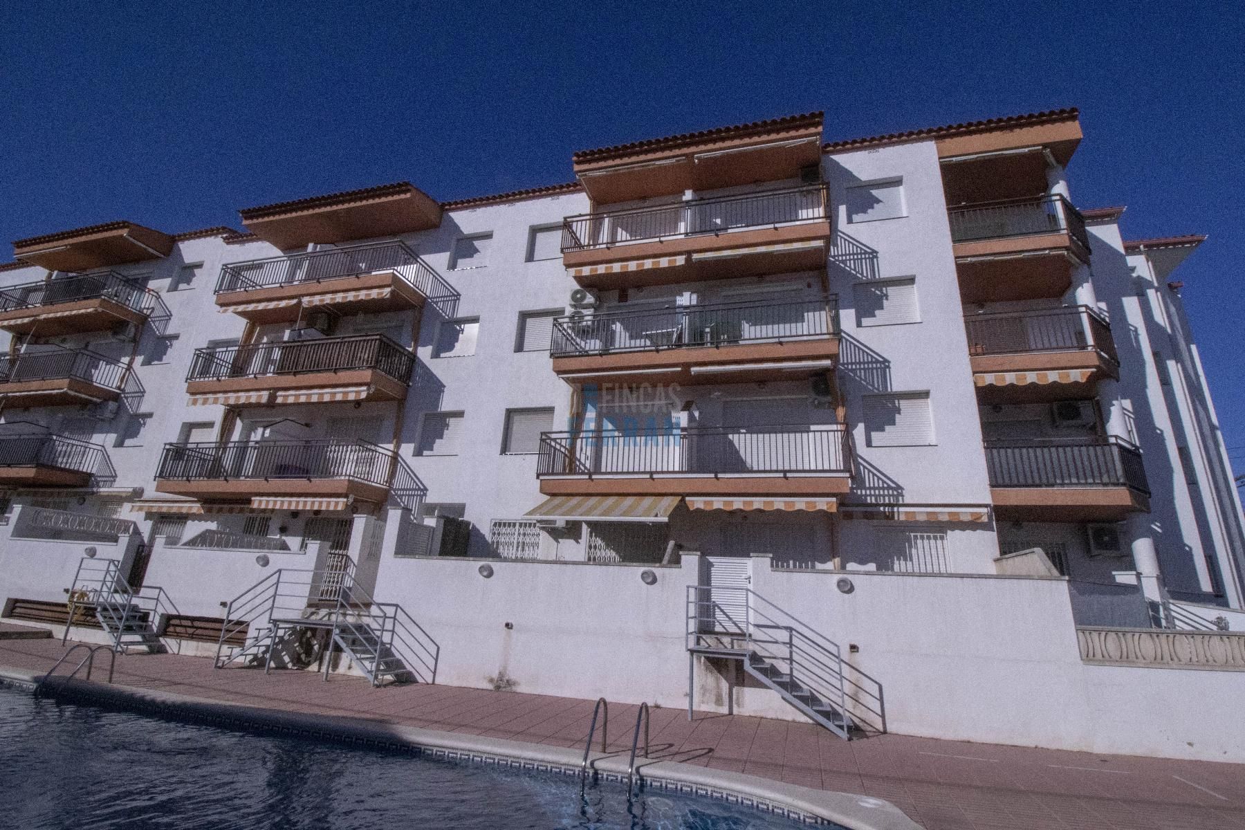 Exterior view of Apartment for sale in El Vendrell  with Terrace, Furnished and Community pool