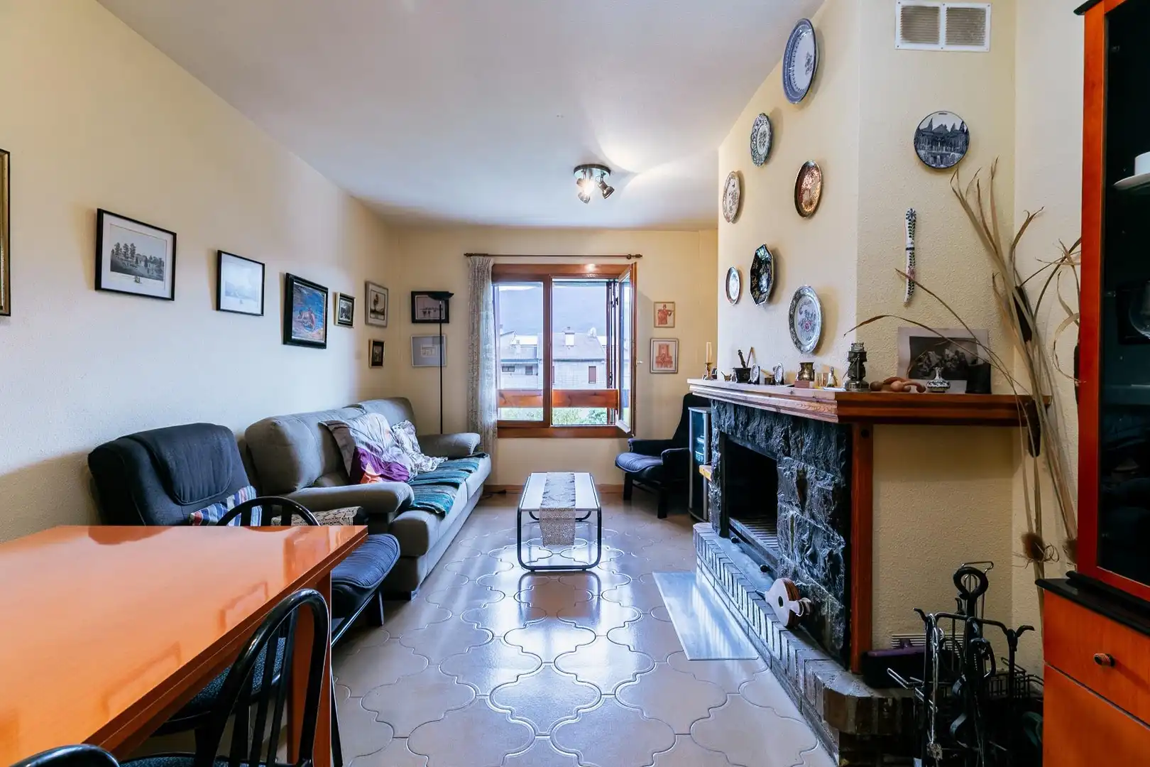 Sala de estar de Piso en venta en Biescas con Calefacción, Amueblado y Balcón