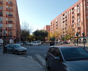 Vista exterior de Pis de lloguer en  Valencia Capital amb Aire condicionat, Terrassa i Moblat