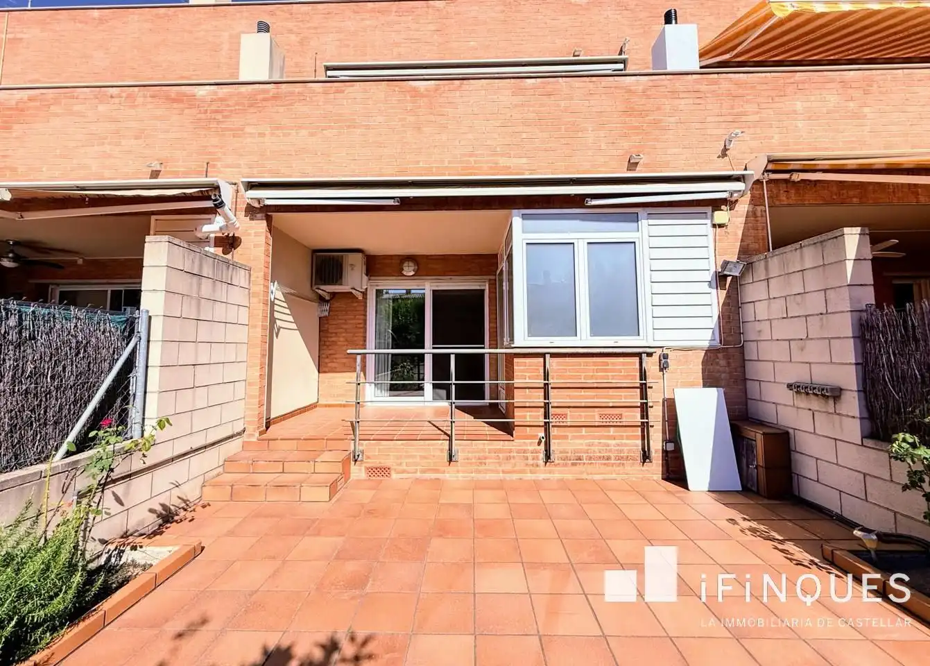 Vista exterior de Casa o chalet en venta en Castellar del Vallès con Aire acondicionado, Calefacción y Jardín privado