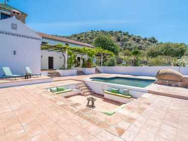 Casa rústica con piscina en venta en Diseminado Poligono 13 15