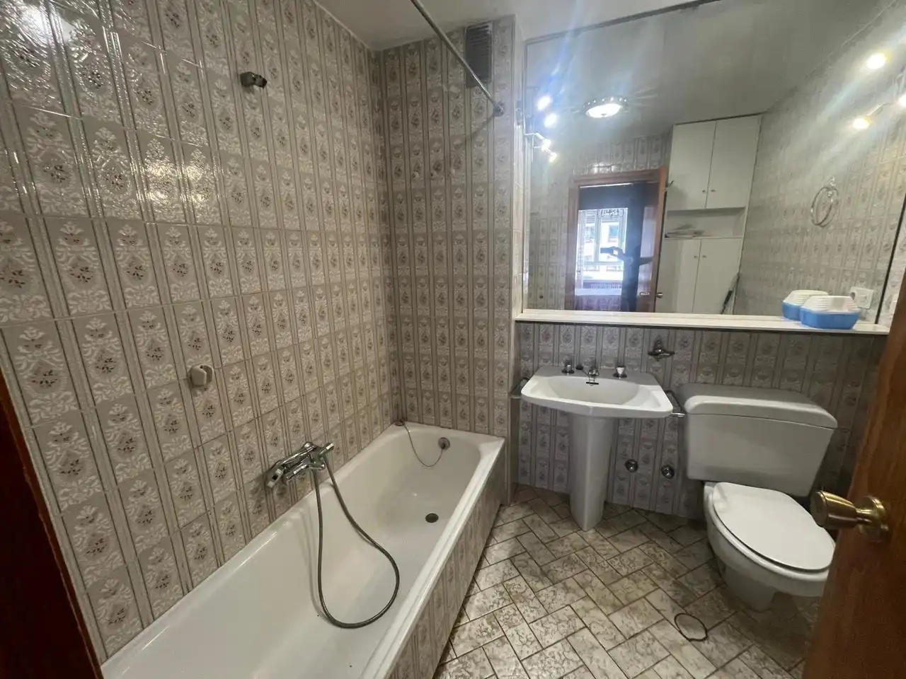 Bathroom of Flat for rent in Burgos  with Heating and Furnished