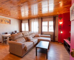 Sala d'estar de Dúplex en venda en Wamba amb Terrassa