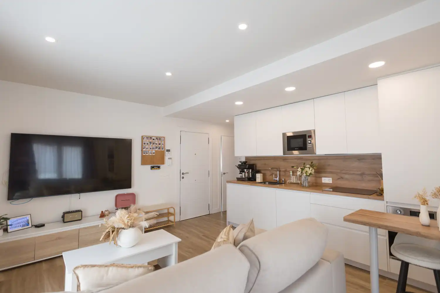 Living room of Apartments for sale in Marbella  with Air Conditioner, Terrace and Furnished