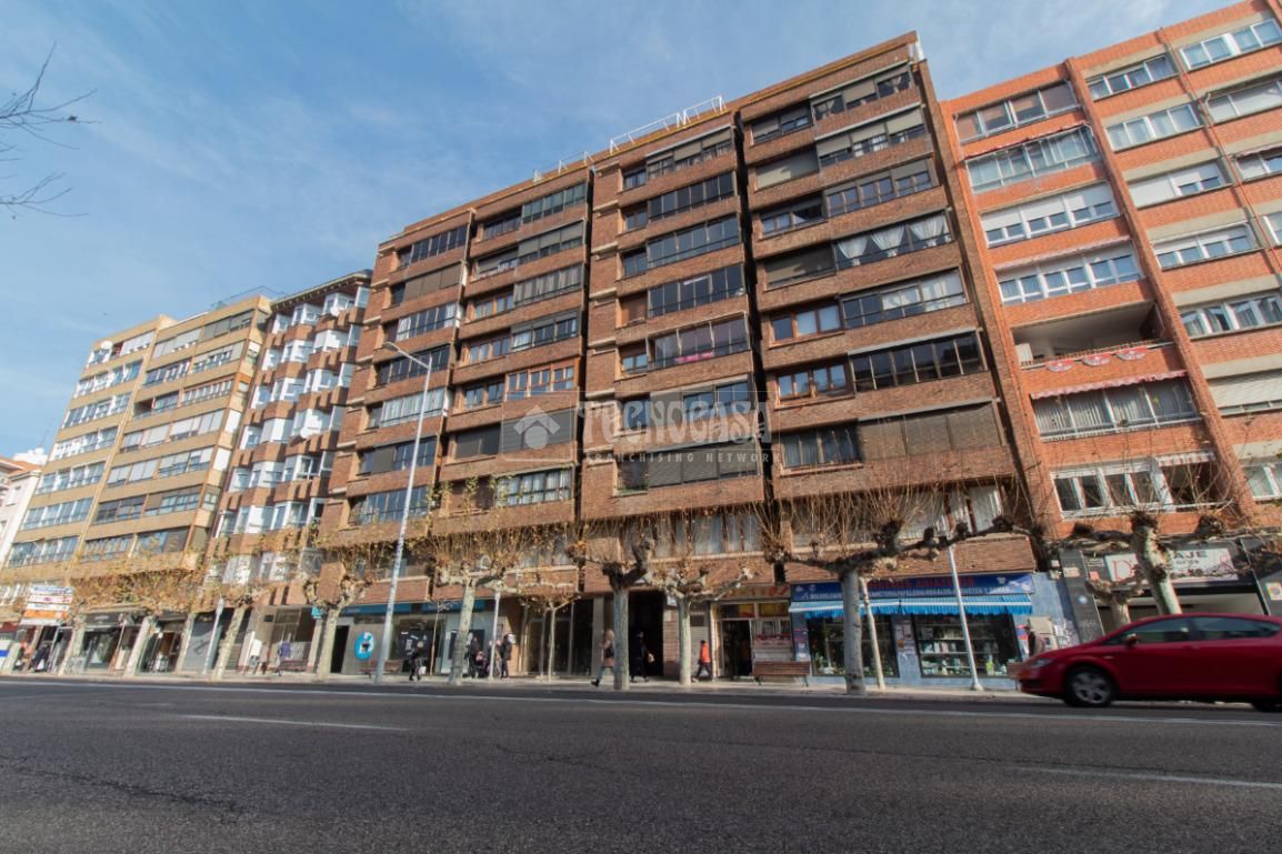 Vista exterior de Pis en venda en Palencia Capital amb Calefacció