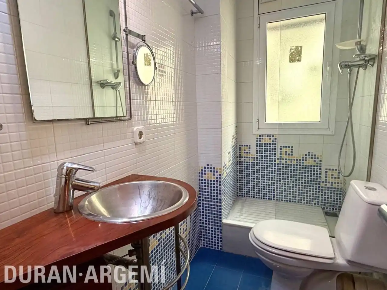 Badezimmer von Dachboden zum Verkauf in Terrassa mit Möbliert und Balkon