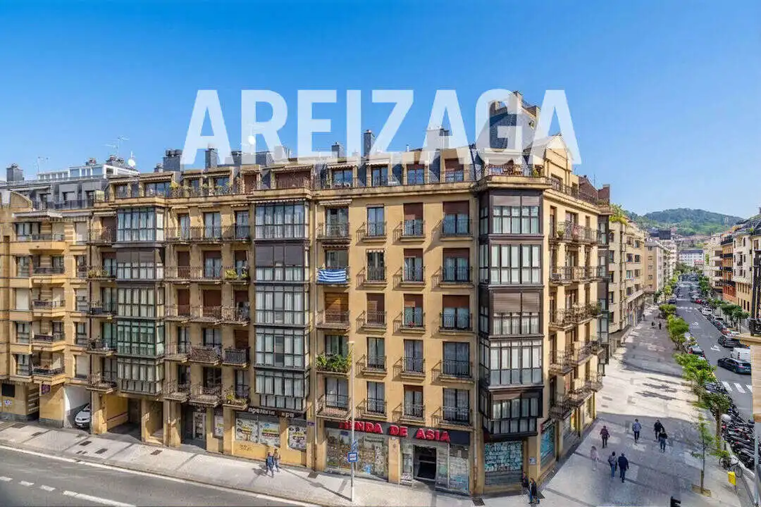 Außenansicht von Wohnung zum Verkauf in Donostia - San Sebastián  mit Heizung und Balkon