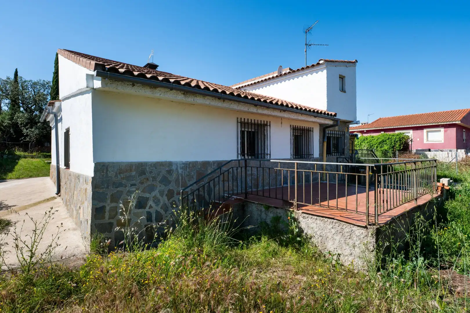 Vista exterior de Casa o chalet en venta en El Casar de Escalona con Calefacción, Terraza y Alarma