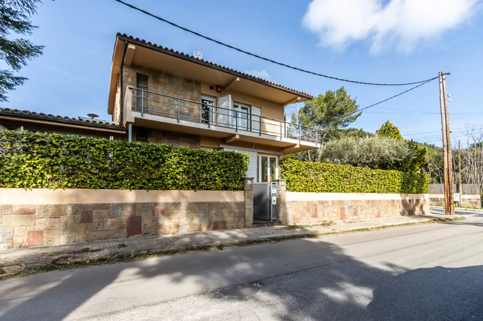 Vista exterior de Casa o chalet en venta en Matadepera con Calefacción, Jardín privado y Parquet