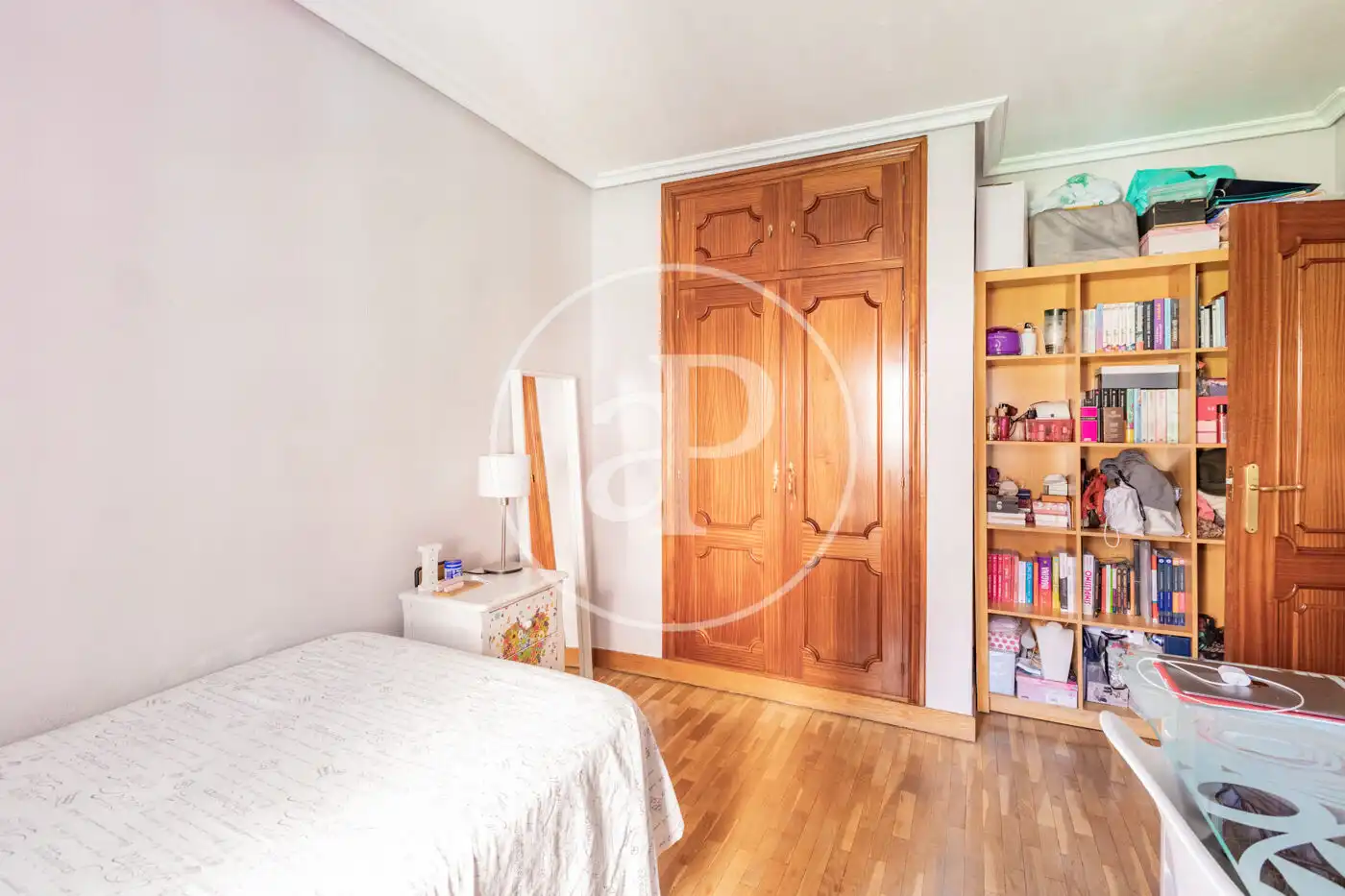 Habitación de Casa adosada en venta en Madrid con Aire acondicionado, Calefacción y Jardín privado